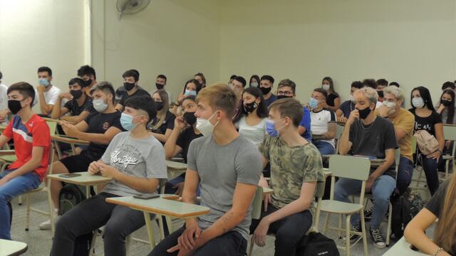Clases presenciales en el curso de ingreso de la UTN Facultad Regional Rafaela