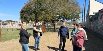 Funcionarios en la Escuela Pizzurno