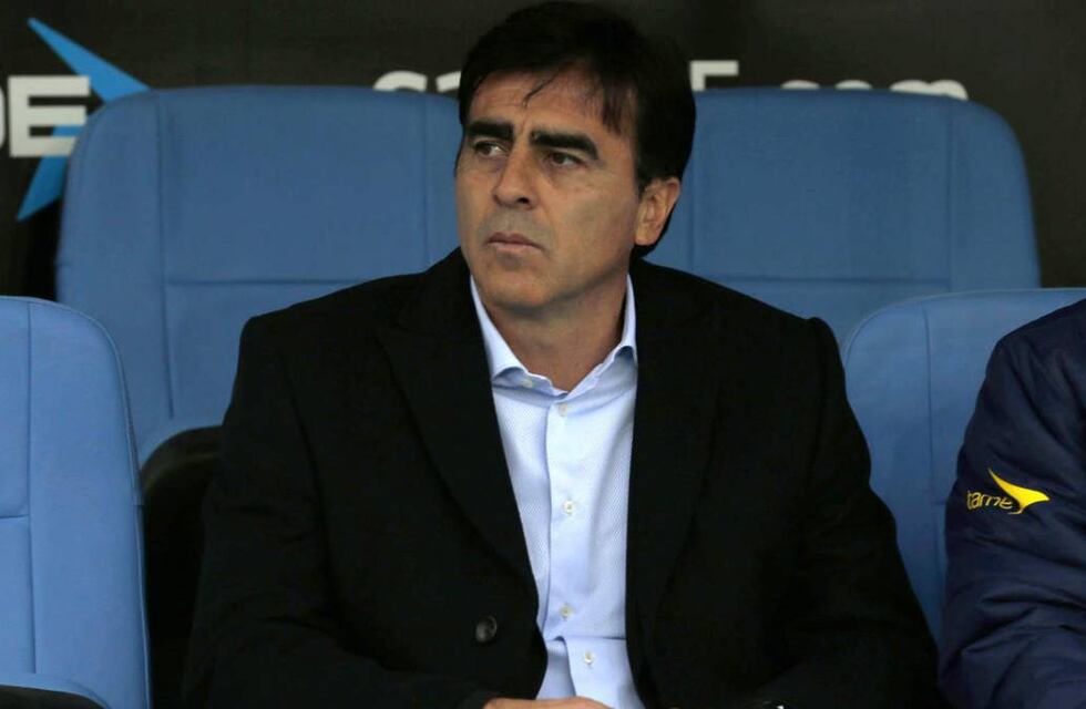 El técnico del Colo Colo con el no a Vegetti y el puede ser para Favio Cabral