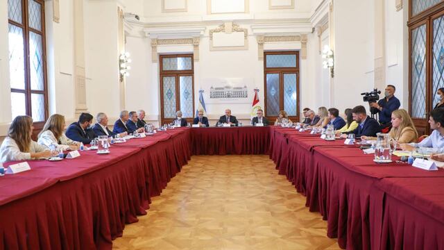 El encuentro se llevó a cabo este lunes en el Salón Blanco e incluyó a parte del gabinete del rafaelino.
