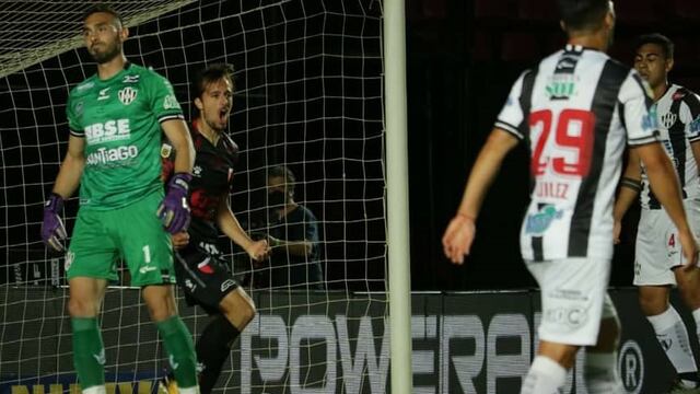 Christian Bernardi convirtió el primer gol de Colón de Santa Fe ante Central Córdoba de Santiago del Estero por la tercera fecha de la Copa de la Liga Profesional de Fútbol. (@colonoficial)