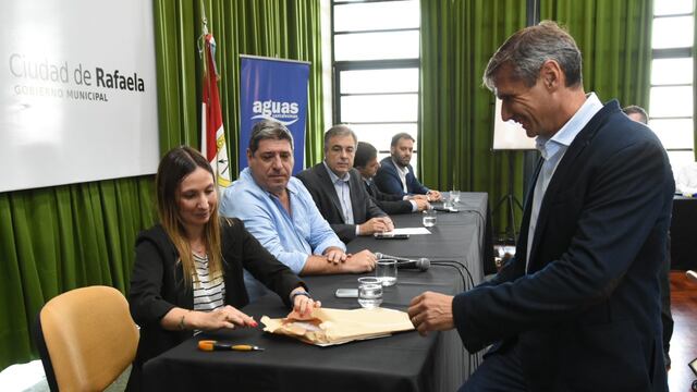 Apertura de sobres para las conexiones de agua potable en Villa Aero Club y Villa Los Álamos