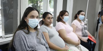 La vacuna está dirigida a embarazadas de entre 6 días y 34 semanas de gestación.