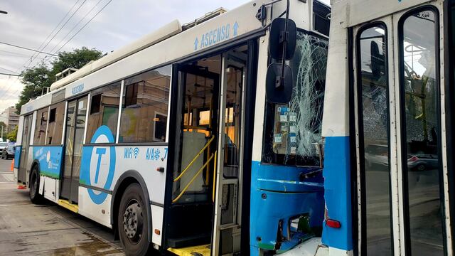 Dos colectivos de TAMSE chocaron en barrio General Paz.