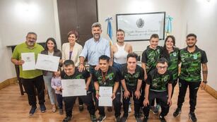 Liga Empate distinguida en la Legislatura.