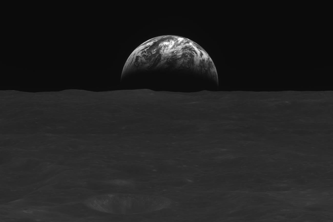 Tierra y Luna.