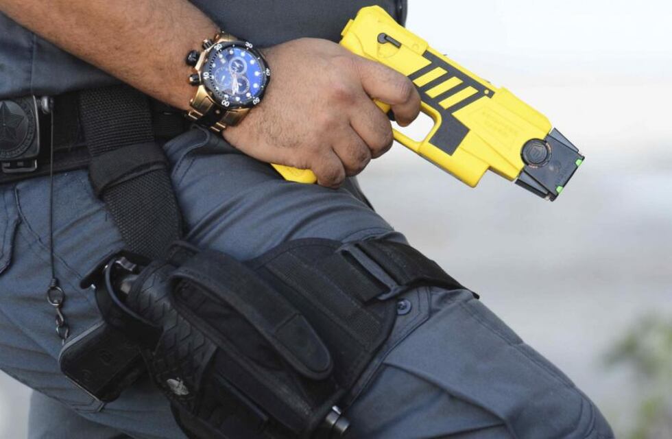 Bee Sellares insiste con que los policías de Córdoba lleven pistolas Taser