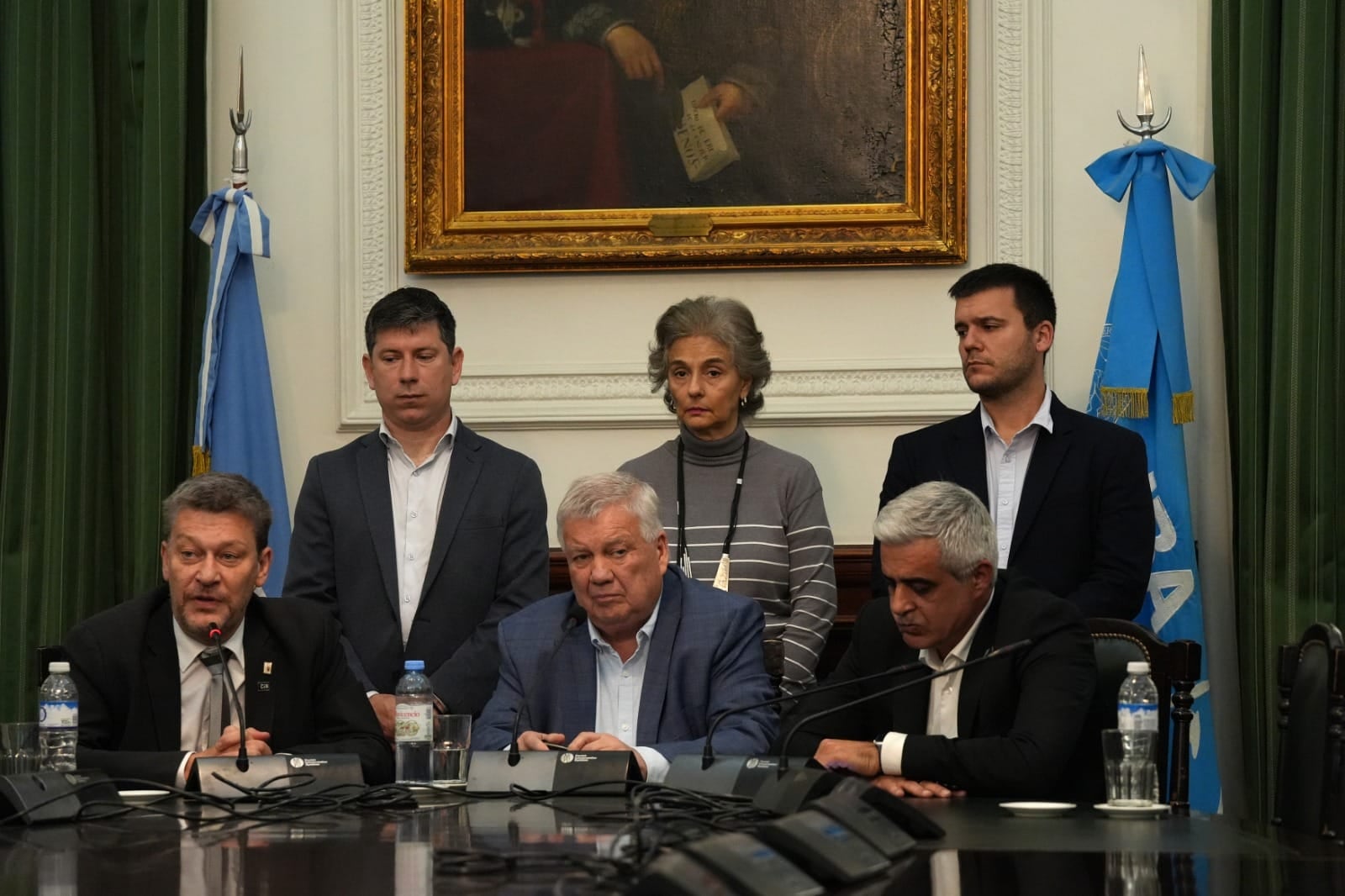 De izquierda a derecha: el presidente del CIN, Oscar Alpa; el rector de la UBA, Ricardo Gelpi; y el vice del CIN, Franco Bartolacci