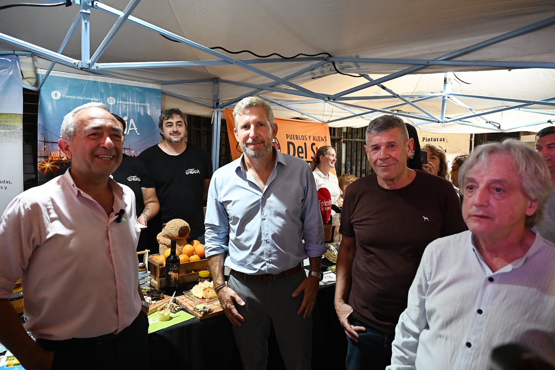 Rogelio Frigerio y Jorge Satto con autoridades.