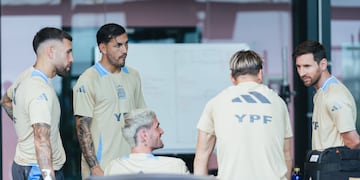 Lionel Messi y otros referentes del plantel de la selección argentina que espera los amistosos con Venezuela y Puerto Rico en Estados Unidos. (Prensa Argentina)