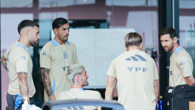 Lionel Messi y otros referentes del plantel de la selección argentina que espera los amistosos con Venezuela y Puerto Rico en Estados Unidos. (Prensa Argentina)