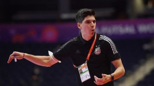 Matías Lucuix, el DT de la selección argentina de futsal, subcampeona del mundo.