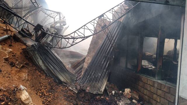Las llamas destrozaron buena parte de la planta ubicada en el barrio del Abasto.