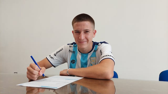 Bautista Tomatis firmó su primer contrato profesional.con Atlético de Rafaela