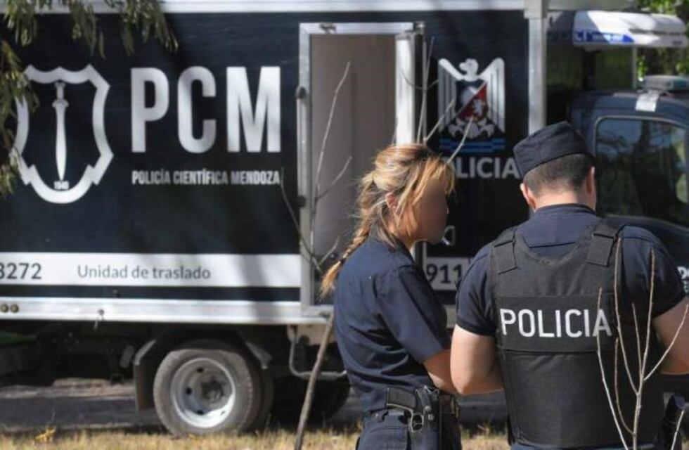 Un motociclista chocó contra un tractor cuando iba a entrar a la casa y murió en el lugar
