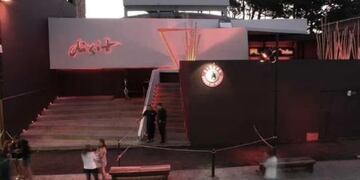 La fachada del boliche Dixit ubicado en el Paseo 106 y la Avenida 3 de Villa Gesell.
