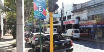 El nuevo perímetro ya se encuentra señalizado con carteles indicadores y además demarcaron el asfalto y los cordones cuneta.