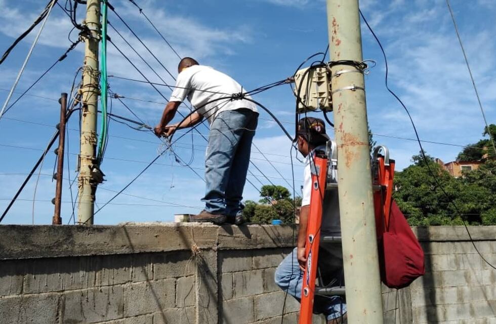Una persona perdió la vida tras caer de una antena de 14 metros