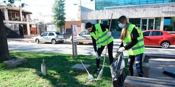 Efectivizan las sanciones para participantes de fiestas clandestinas: deben realizar trabajos comunitarios o pagar una elevada multa.