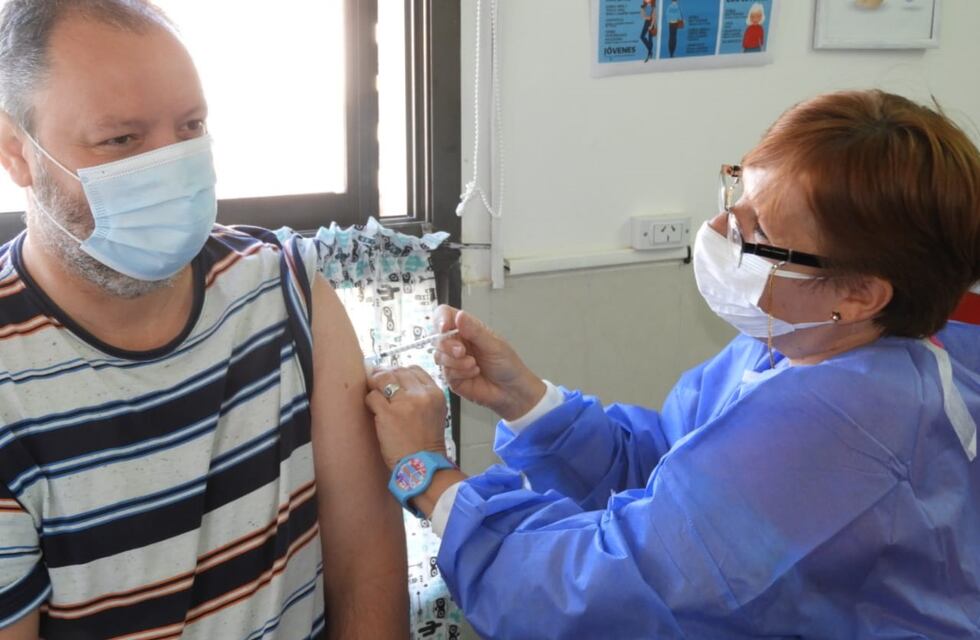 Comenzó la vacunación contra el coronavirus al personal de salud