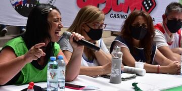 Los gremios estatales mendocinos convocaron a un paro para el miércoles 9 de diciembre solicitando incremento salarial en paritarias.