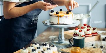 Cómo anotarse a los cursos gratuitos de repostería y costura.