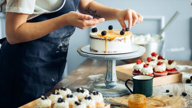 Cómo anotarse a los cursos gratuitos de repostería y costura.