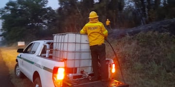 Más de cuatro horas para combatir un incendio en Puerto Iguazú.