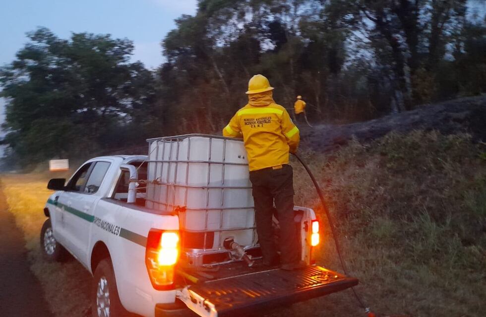 Más de cuatro horas para combatir un incendio en Puerto Iguazú
