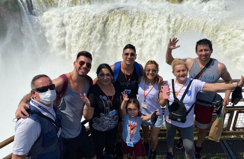Casi cuatro mil turistas visitaron este sábado las Cataratas del Iguazú