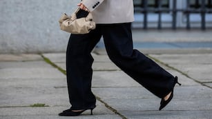 Chau jean con zapatillas: cómo combinar el calzado según el tipo de pantalón