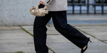 Chau jean con zapatillas: cómo combinar el calzado según el tipo de pantalón