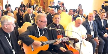 León Gieco cantó frente al Papa Francisco y lo hizo emocionar. Foto: Gentileza,
