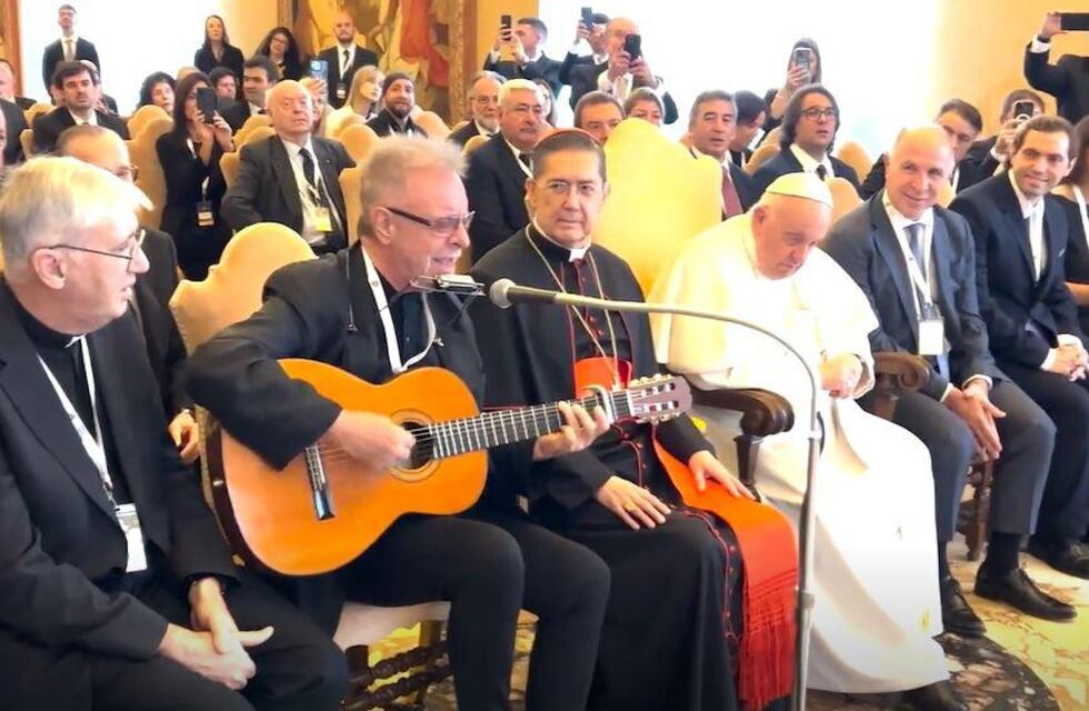 Frente al Papa Francisco y en el Vaticano, León Gieco interpretó “Solo le pido a Dios”
