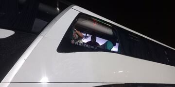 El colectivo de Racing agredido en Santiago del Estero.