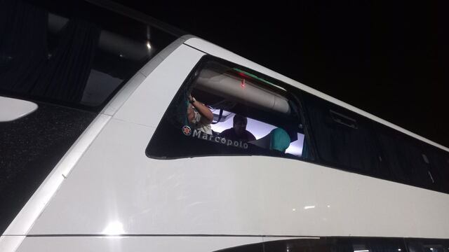 El colectivo de Racing agredido en Santiago del Estero.