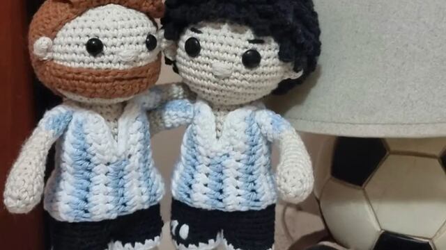 Muñecos tejidos a mano en Ushuaia llegaron a los hijos de Lionel Messi.