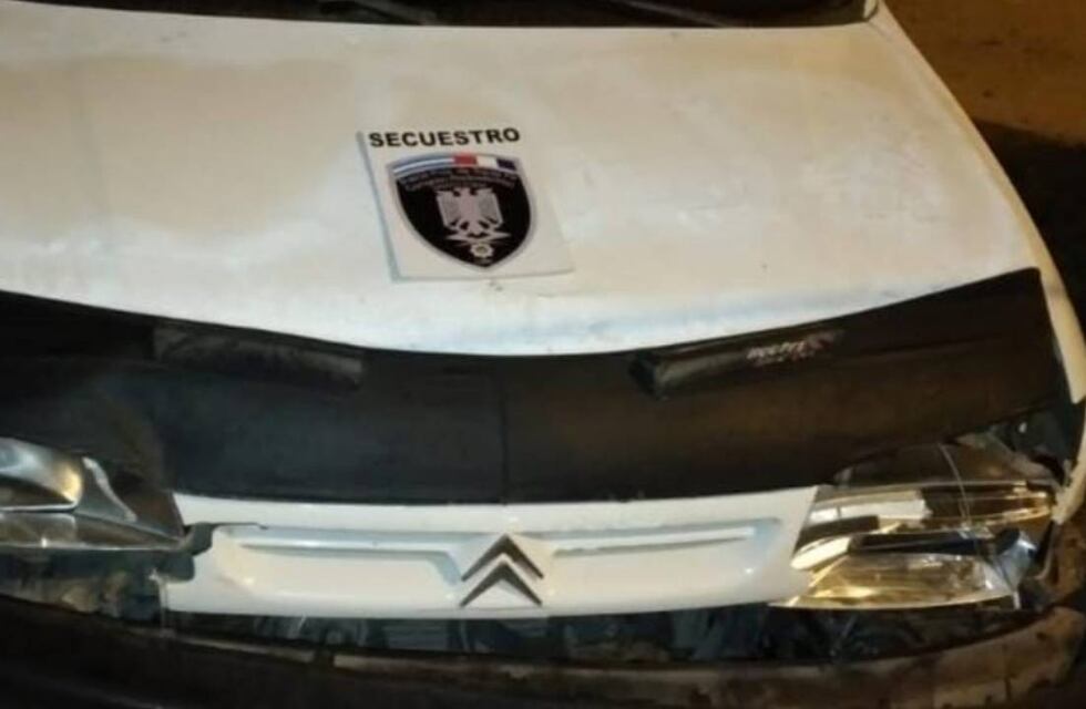 Chocó a su esposa y se atrincheró en su casa armado