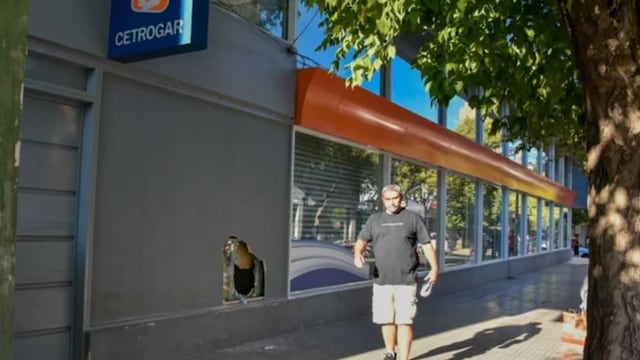 Hicieron un boquete en un local de Cetrogar en pleno centro de San Luis y se llevaron celulares y computadoras valuados en 9 millones de pesos.