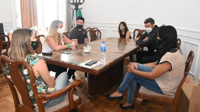 En el Palacio Vasallo sumaron trabajadores al área de recepción y la comisión de Feminismos y Disidencias. (@concejomrosario)