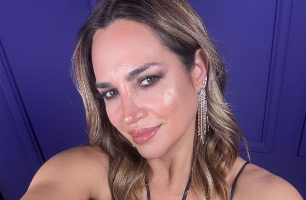 Belén Francese posó en ropa interior y casi muestra de más con un mega escote