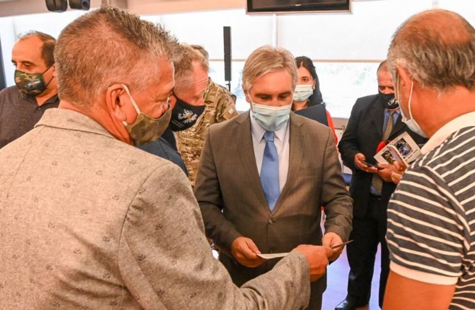 Llaryora anunció una serie de beneficios sociales para excombatientes de Malvinas