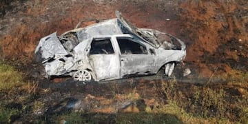 Lamentable accidente en San Vicente: despistó, su auto se incendió y falleció calcinado.