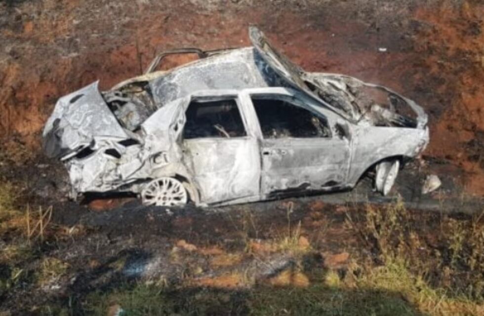 Lamentable accidente en San Vicente: despistó, su auto se incendió y falleció calcinado