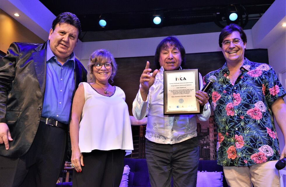 Ricky Maravilla recibió una distinción por superar el billón de reproducciones audiovisuales