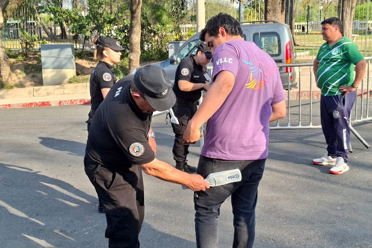 Operativo de seguridad por el acto de Javier Milei en Córdoba. (Nicolás Bravo / La Voz)