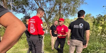 El cuerpo fue hallado a 300 metros de un barrio y cerca del río.