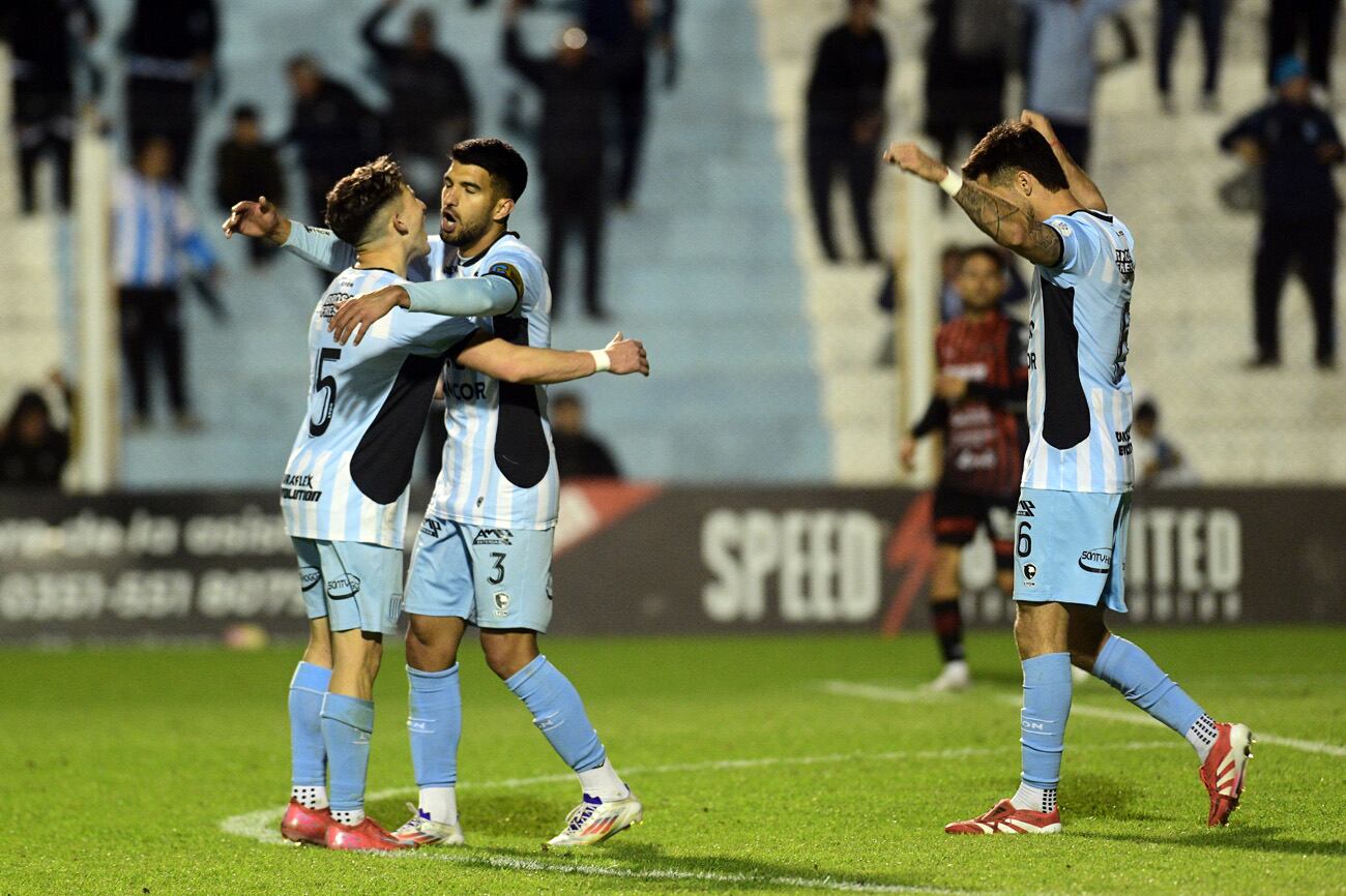 Futbol Nacional . Racing le ganó  a Patronato 1 a 0 en Nueva Italia. Ramiro Pereyra /LaVoz