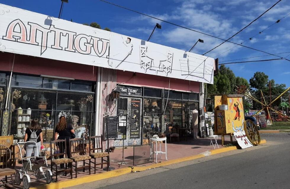 Un reloj valuado en más de 10 mil pesos fue robado de una tienda de antigüedades en La Falda