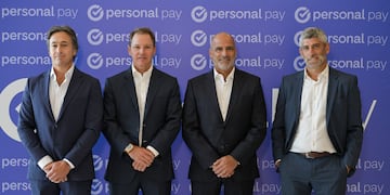De izquierda a derecha: Juan Parma, CEO de Banco Macro, Jorge Brito, Presidente de Banco Macro, Roberto Nobile, CEO de Personal, y Martín Heine, CEO de Personal Pay.